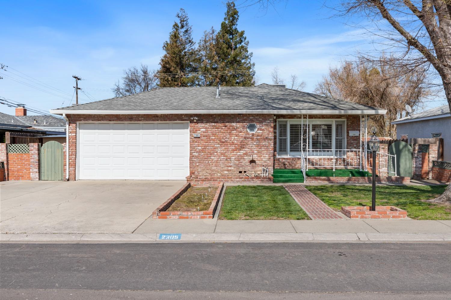 a front view of house with yard
