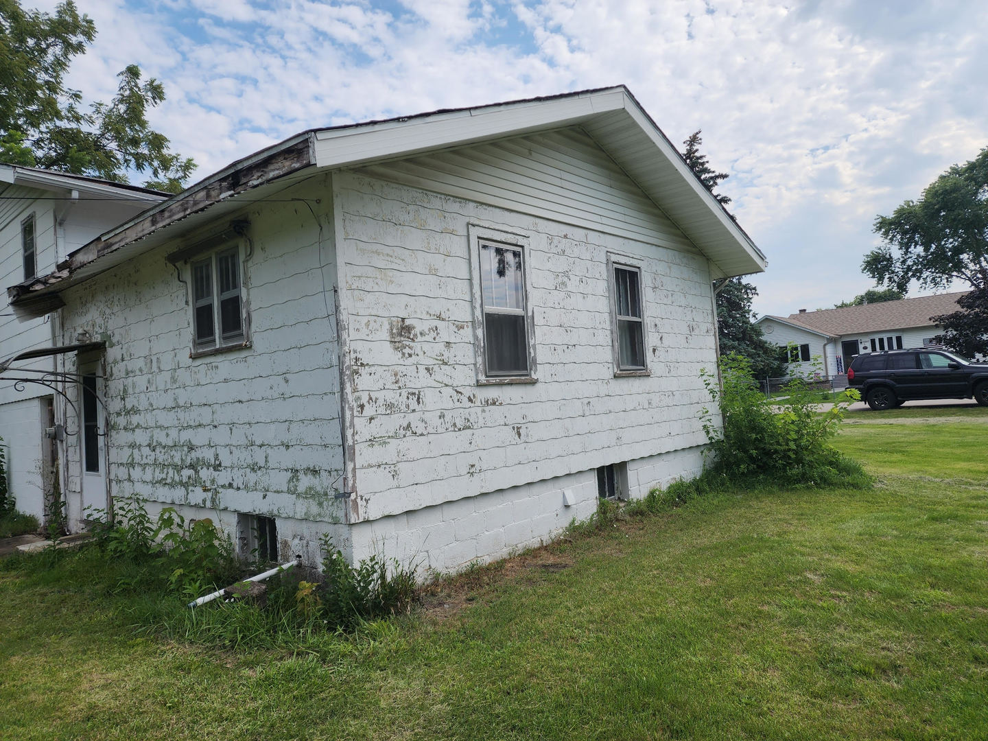 6S363 4th Street Eola, IL 60519 - Photo 5 of 18 a front view of a house with a garden