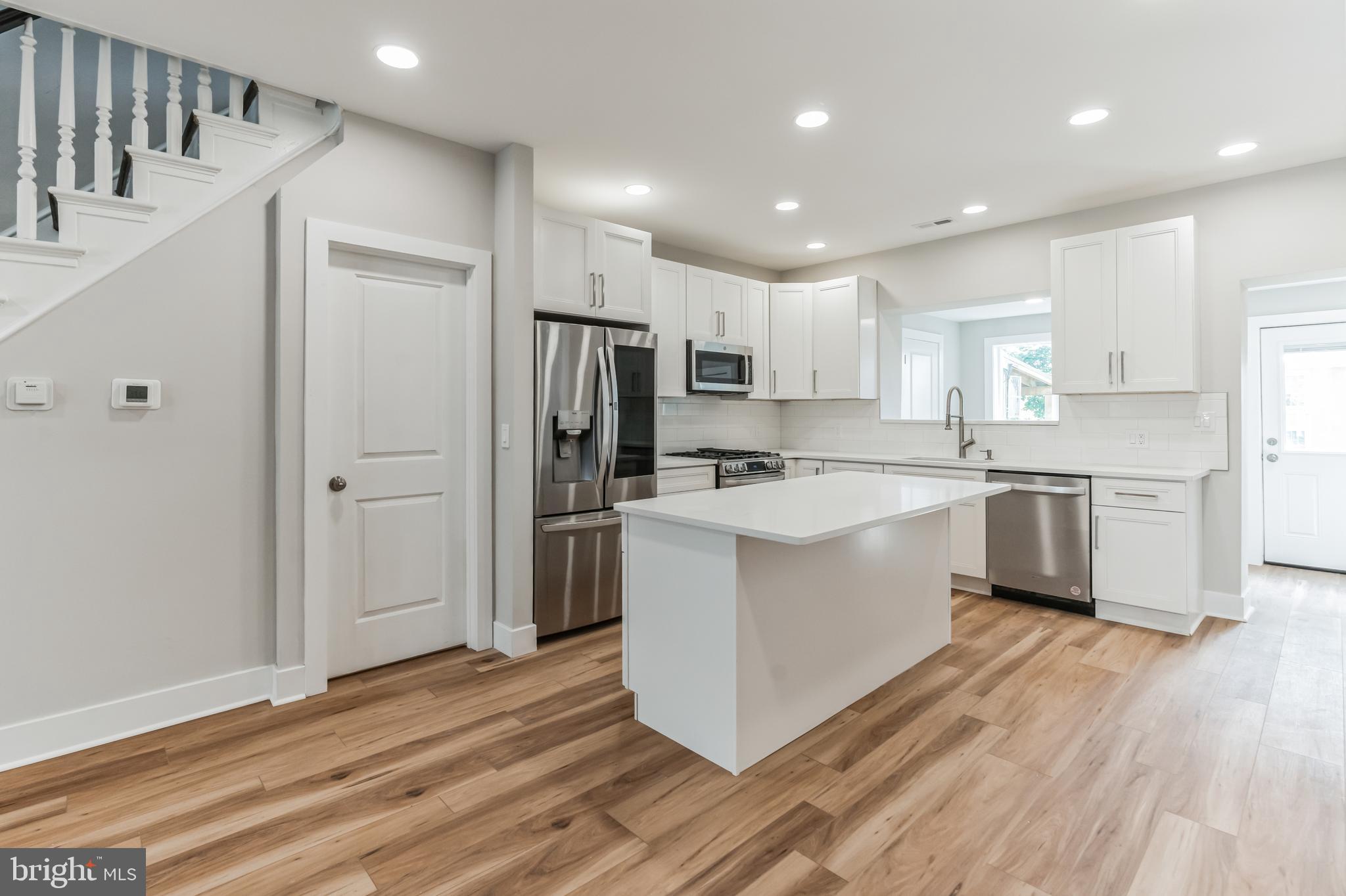 3860 Terrace Street Philadelphia, PA 19128 - Photo 4 of 32