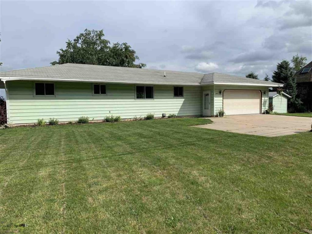 648 Holly Road Cadillac, MI 49601 - Photo 1 of 7 1 (002)