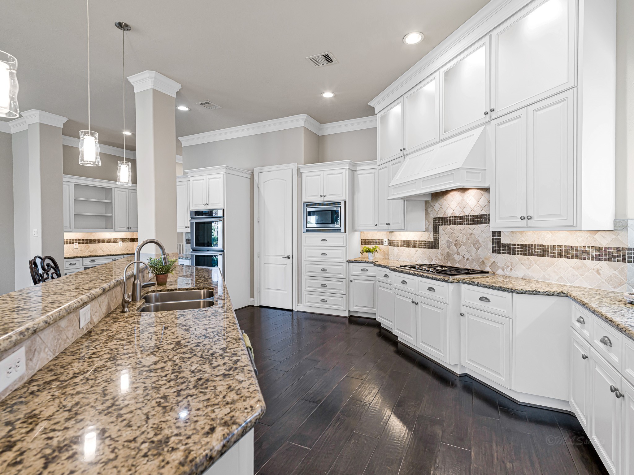 1802 Sparrows Ridge Katy, TX 77450 - Photo 21 of 50 a large kitchen with granite countertop a large counter top appliances and cabinets