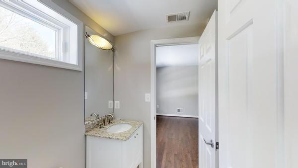 9723 Spring Ridge Lane Vienna, VA 22182 - Photo 17 of 22 Bath