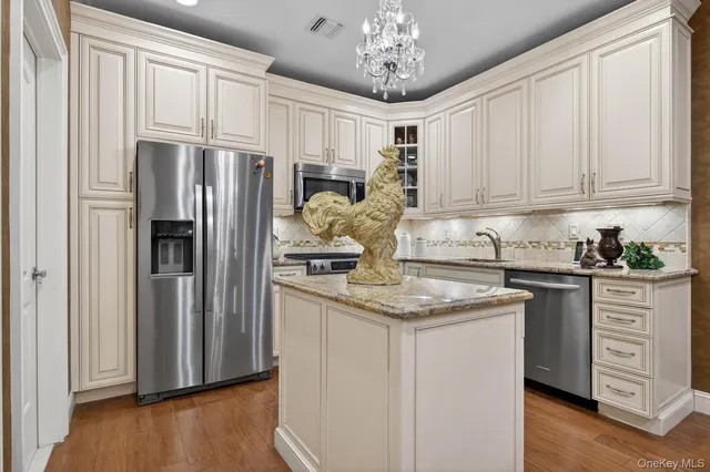 $799,000 | 366 Roosevelt Way, Westbury, NY 11590