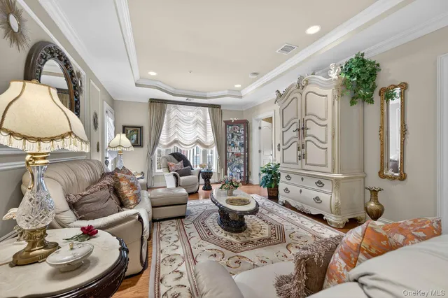 $799,000 | 366 Roosevelt Way, Westbury, NY 11590