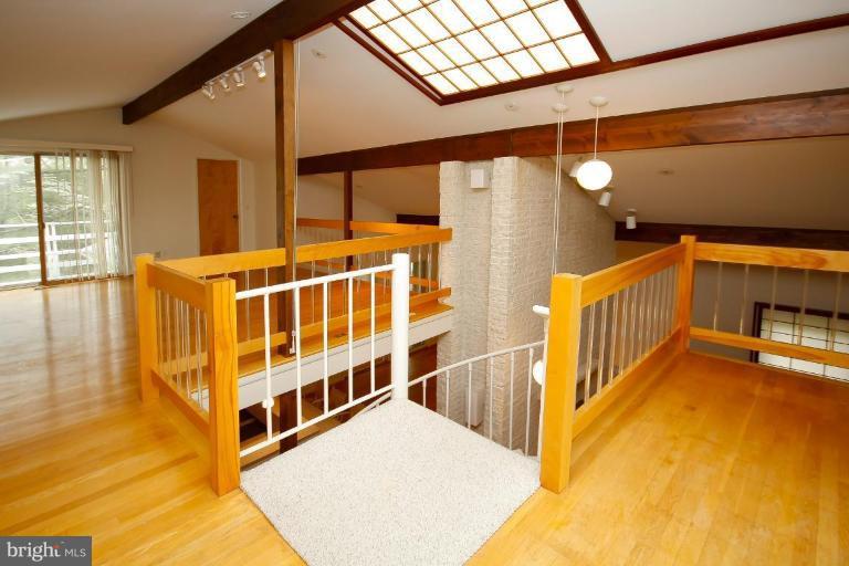 987 Spencer Road McLean, VA 22102 - Photo 22 of 30 Upper Hall
