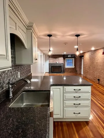 $3,250 | 6 A School Street, Unit 6A, Plymouth, MA 02360