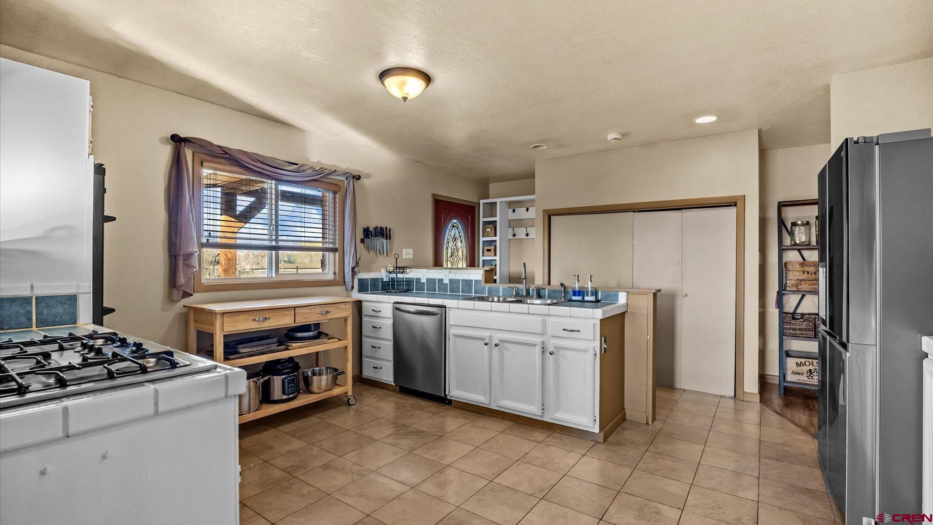 16205 6700th Road Montrose, CO 81401 - Photo 32 of 34 a kitchen with stainless steel appliances granite countertop a stove and a refrigerator