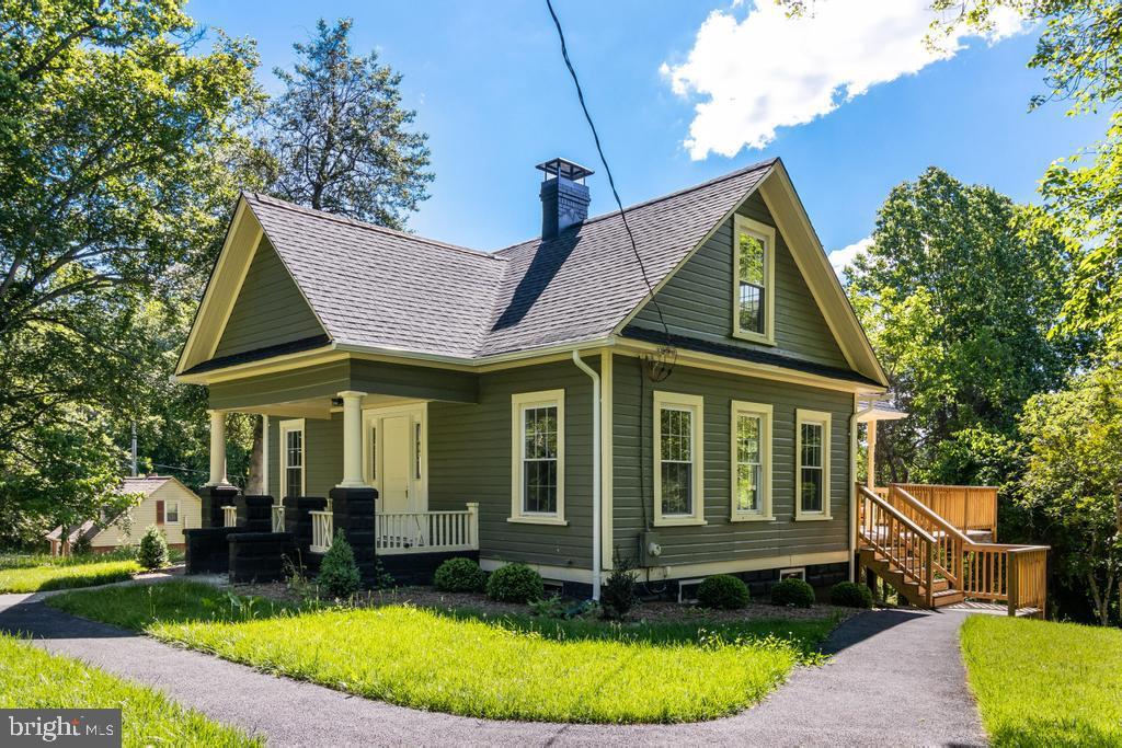 9316 Croom Road Upper Marlboro, MD 20772 - Photo 23 of 61 a view of a house with swimming pool and yard