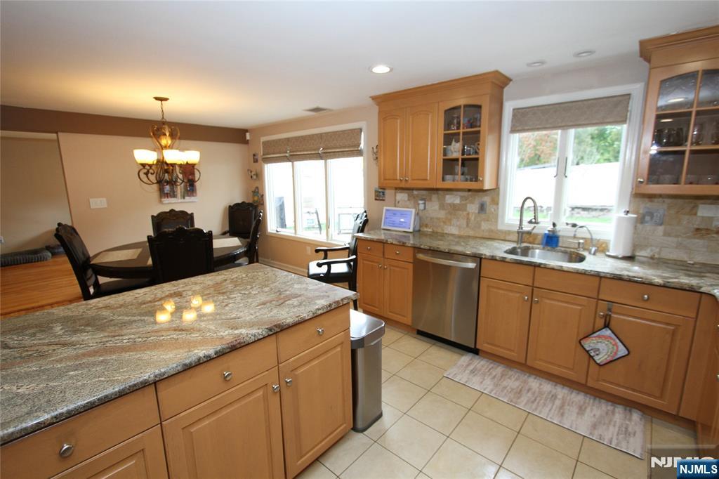 7 Stuart Street Waldwick, NJ 07463 - Photo 18 of 49