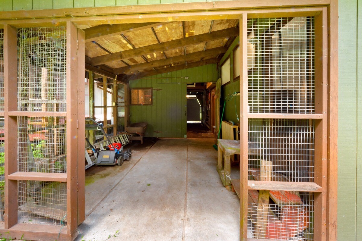 16-2006 Uhini Ana Road Mountain View, HI 96771 - Photo 19 of 25 a view of a porch with a furniture and large window