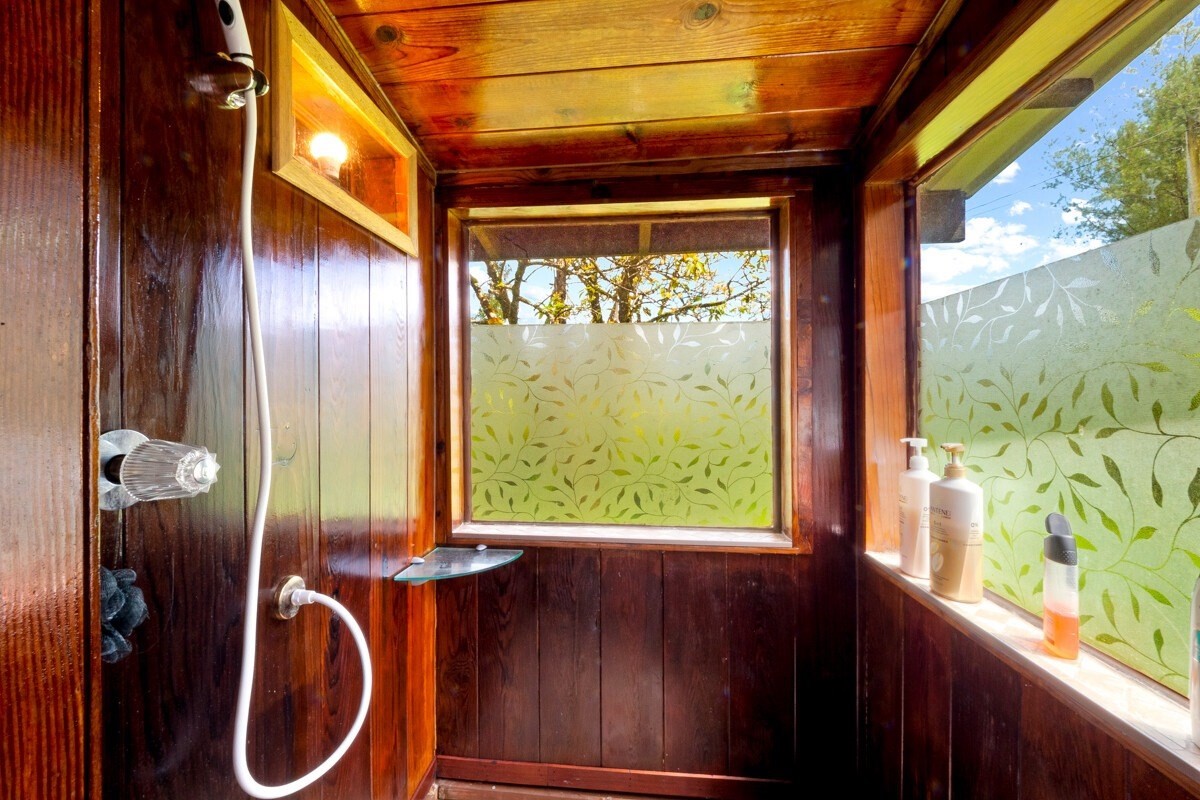 16-2006 Uhini Ana Road Mountain View, HI 96771 - Photo 22 of 25 a view of walk in closet with wooden floor