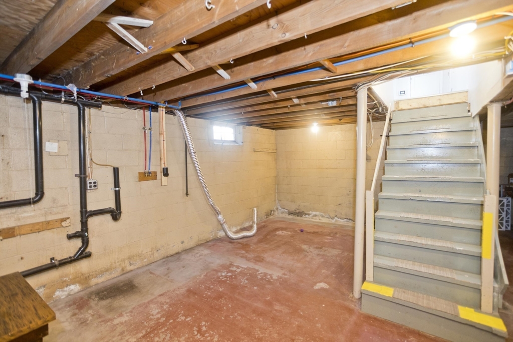 151 Fox Hill Road Springfield, MA 01118 - Photo 31 of 40 a view of an empty room
