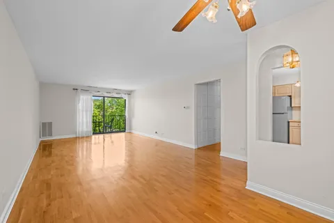 $260,000 | 2100 Valencia Drive, Unit 308B, Northbrook, IL 60062