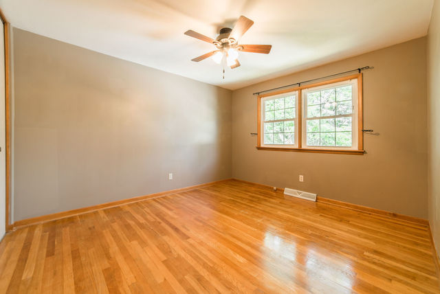 1013-1015 Sharon Drive DeKalb, IL 60115 - Photo 12 of 20