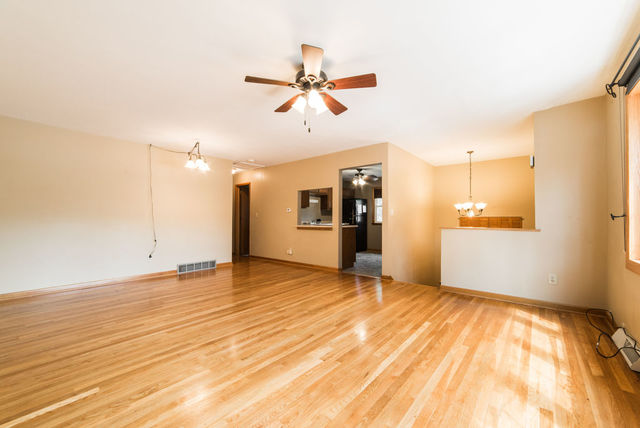 1013-1015 Sharon Drive DeKalb, IL 60115 - Photo 5 of 20