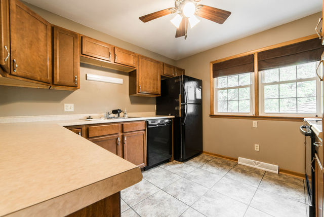 1013-1015 Sharon Drive DeKalb, IL 60115 - Photo 7 of 20