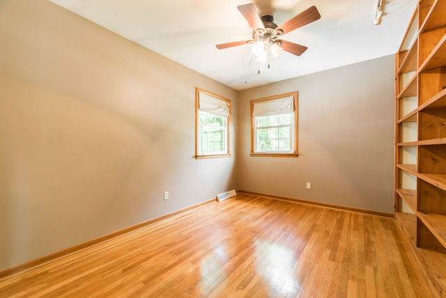 1013-1015 Sharon Drive DeKalb, IL 60115 - Photo 10 of 20