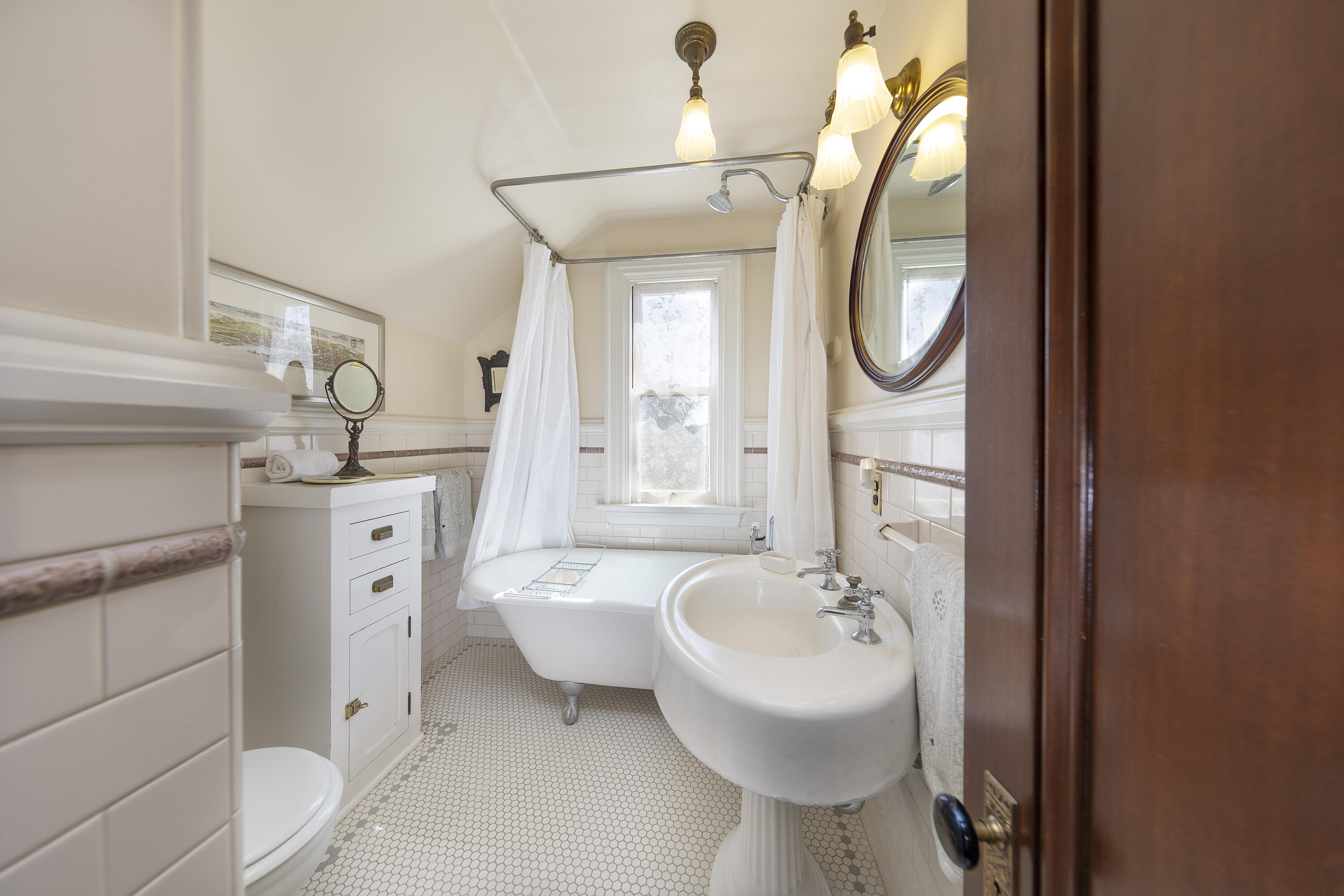 118 East Islay Street Santa Barbara, CA 93101 - Photo 25 of 44 a en suite bathroom with a sink and mirror