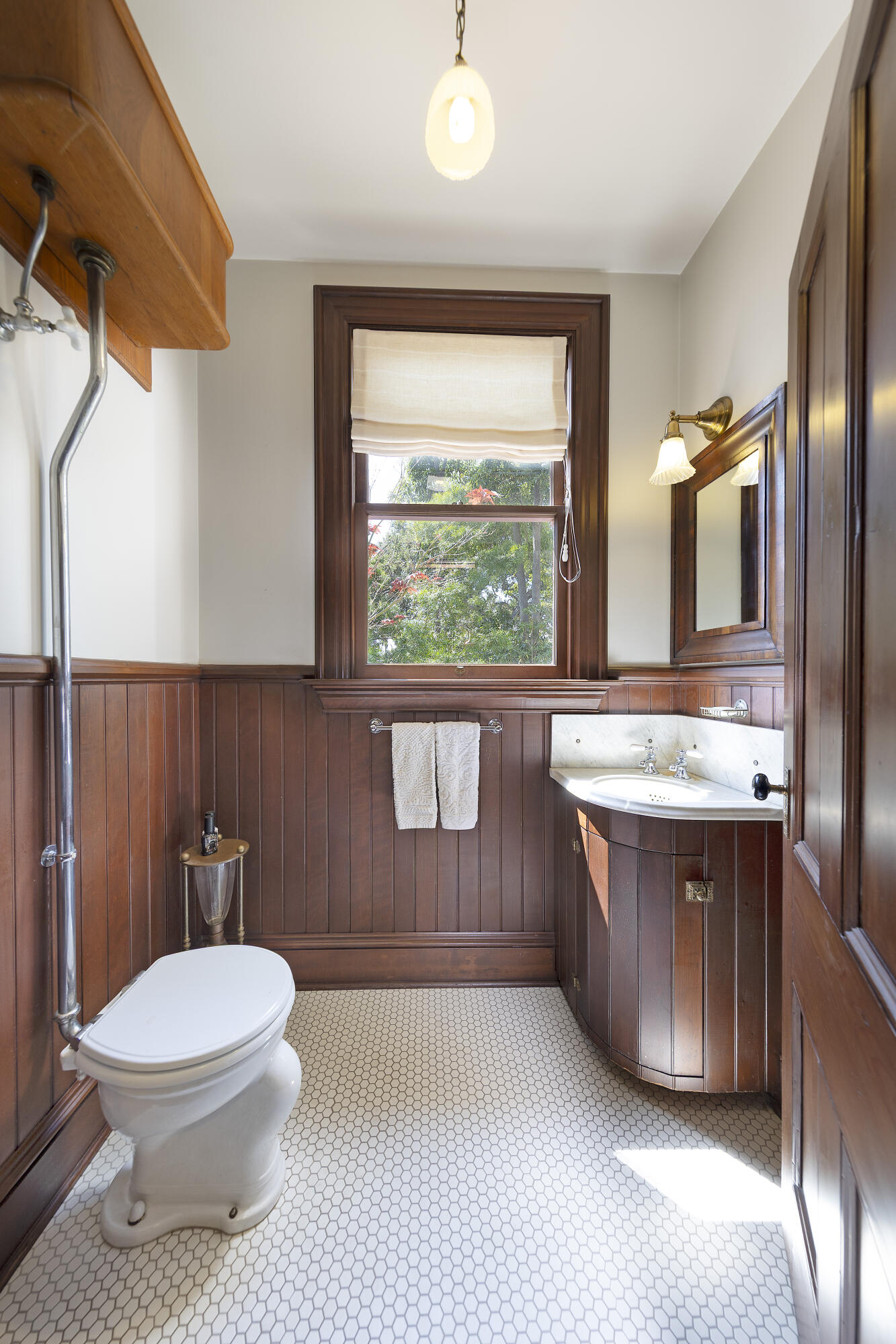 118 East Islay Street Santa Barbara, CA 93101 - Photo 26 of 44 a bathroom with a bathtub sink and mirror