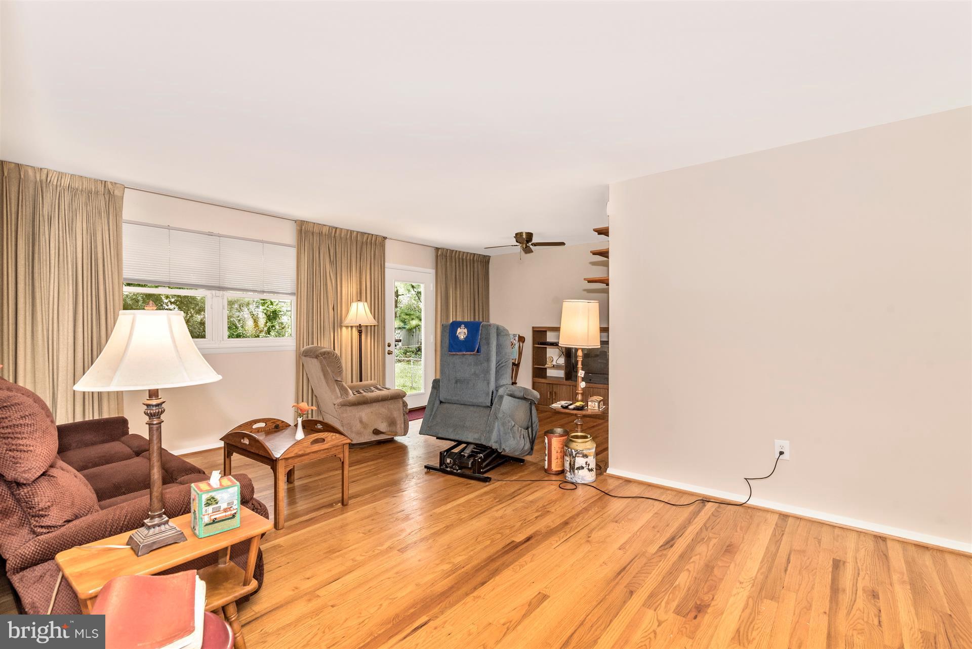 3908 Susanna Road Randallstown, MD 21133 - Photo 12 of 30 Living Room
