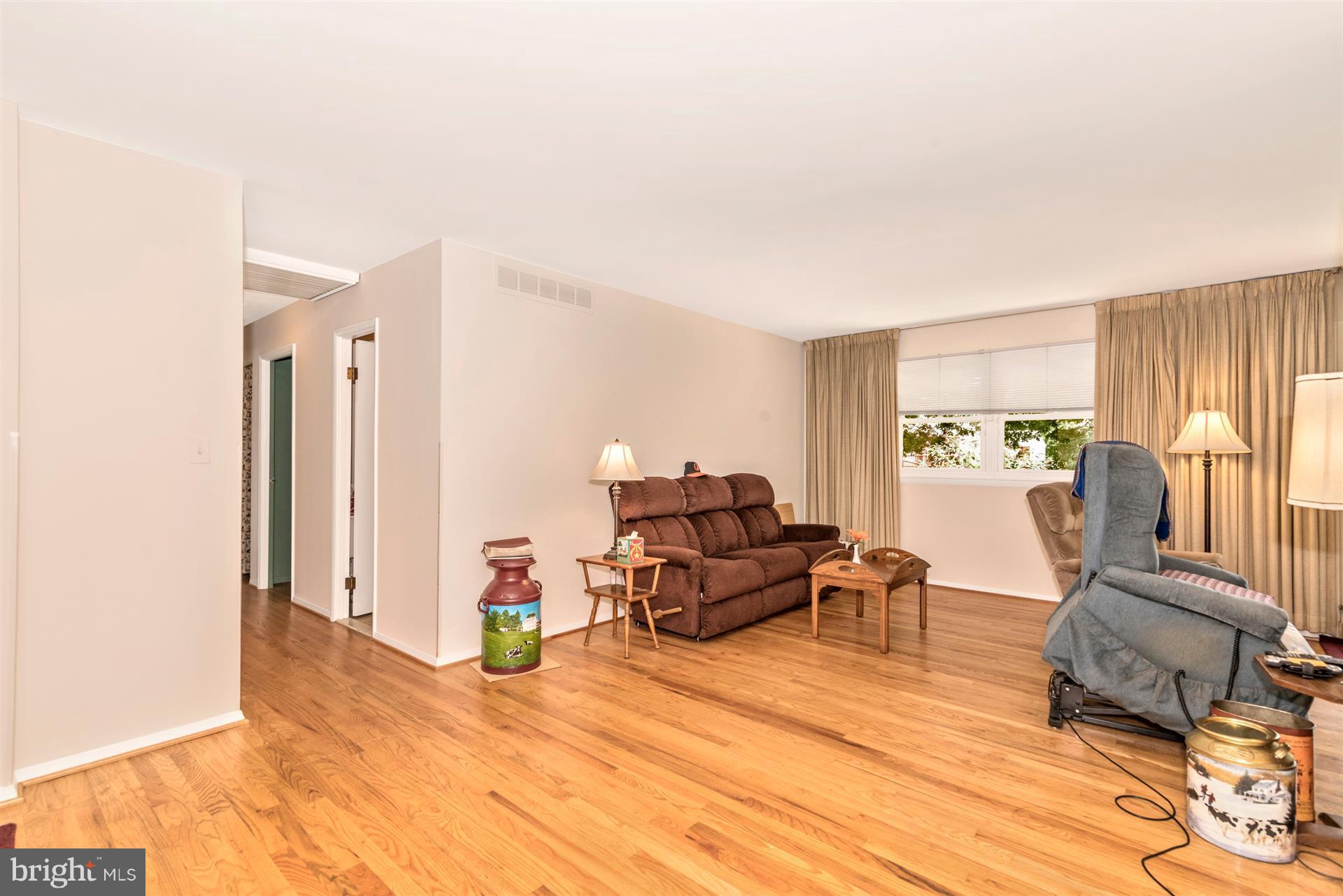 3908 Susanna Road Randallstown, MD 21133 - Photo 13 of 30 Living Room
