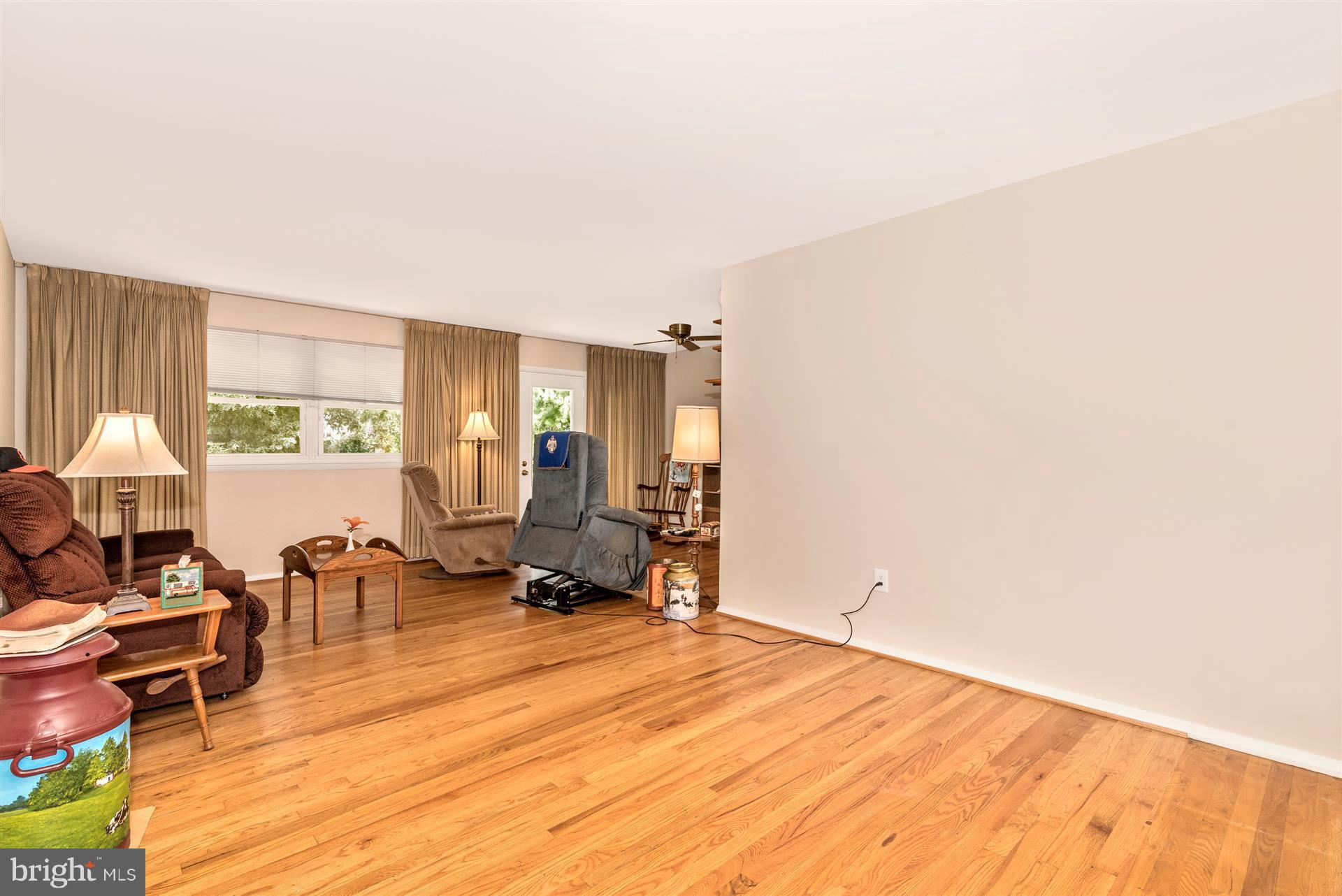 3908 Susanna Road Randallstown, MD 21133 - Photo 5 of 30 Living Room
