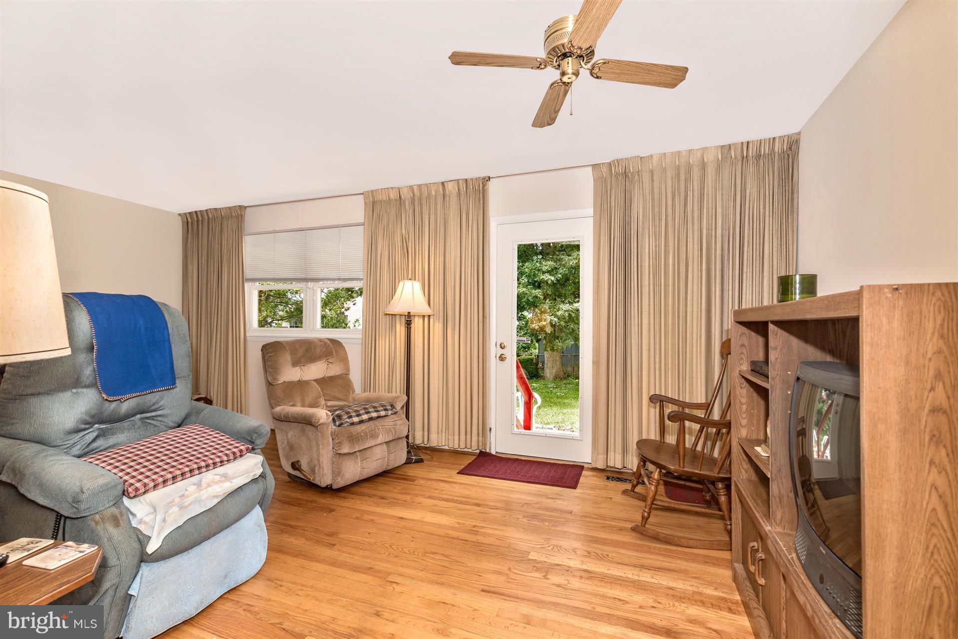 3908 Susanna Road Randallstown, MD 21133 - Photo 10 of 30 Living Room