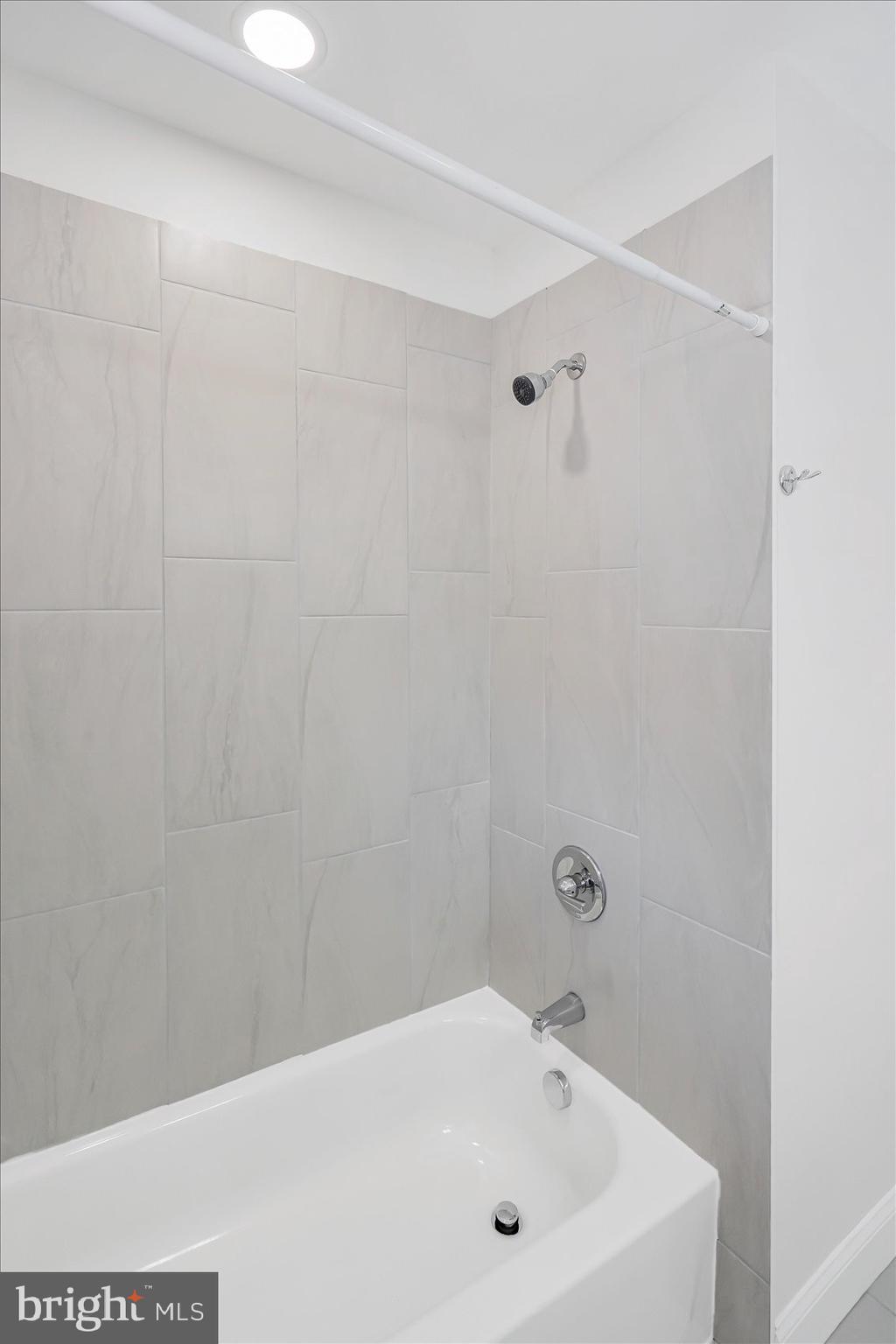 5412 Clover Road Baltimore, MD 21215 - Photo 33 of 42 a bathroom with a white bath tub