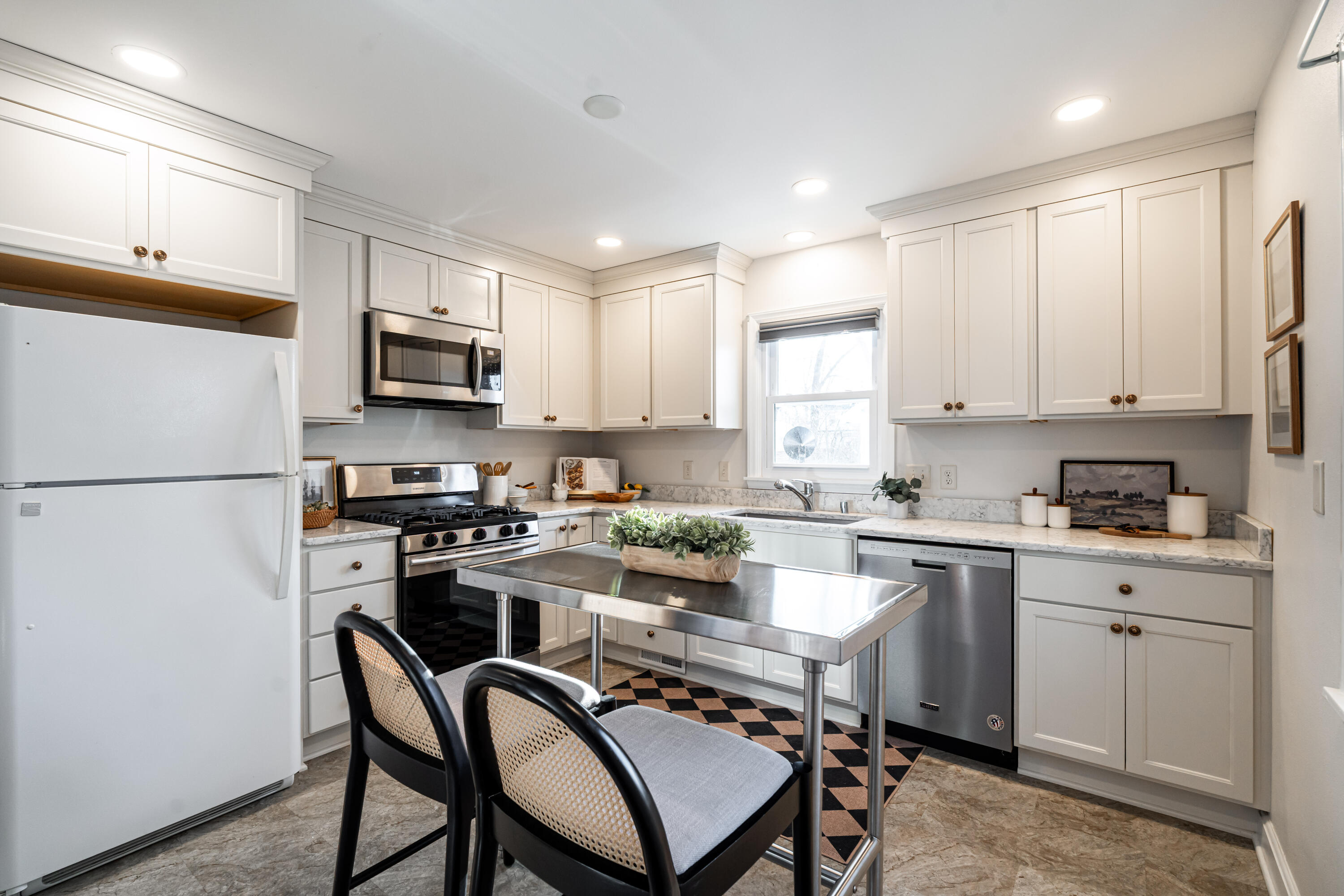 7506 North Crossway Road Fox Point, WI 53217 - Photo 12 of 37 Kitchen