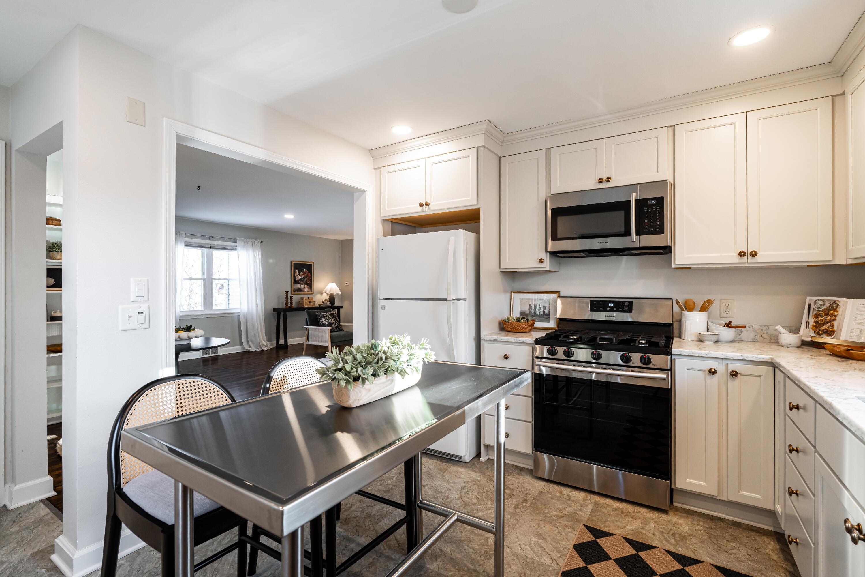 7506 North Crossway Road Fox Point, WI 53217 - Photo 15 of 37 Kitchen