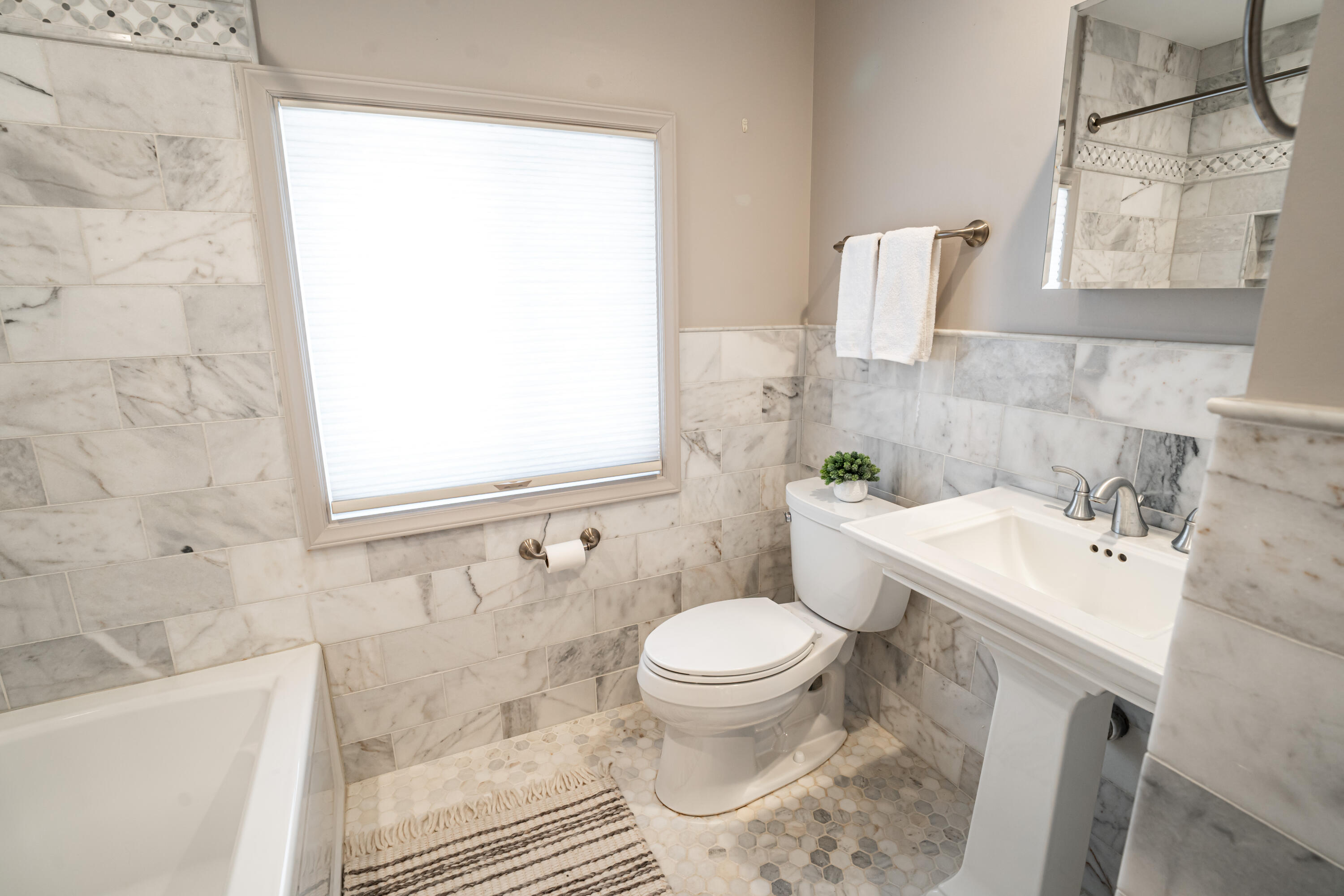 7506 North Crossway Road Fox Point, WI 53217 - Photo 22 of 37 Full Bath