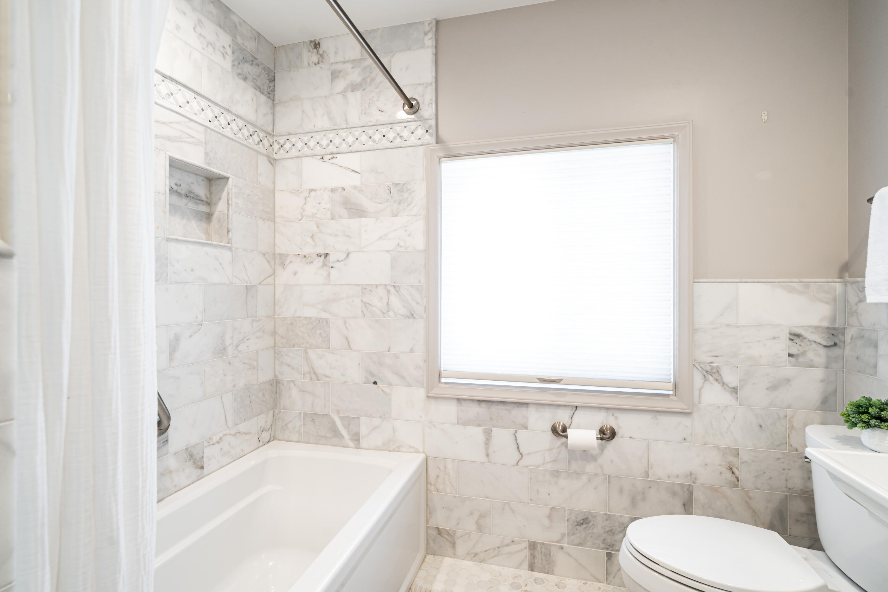 7506 North Crossway Road Fox Point, WI 53217 - Photo 23 of 37 Full Bath