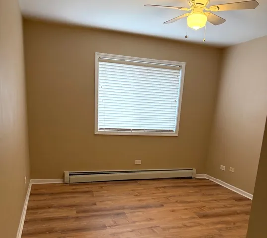 $185,000 | 155 East Mill Street, Unit 8, Wauconda, IL 60084