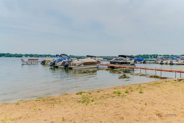 $185,000 | 155 East Mill Street, Unit 8, Wauconda, IL 60084