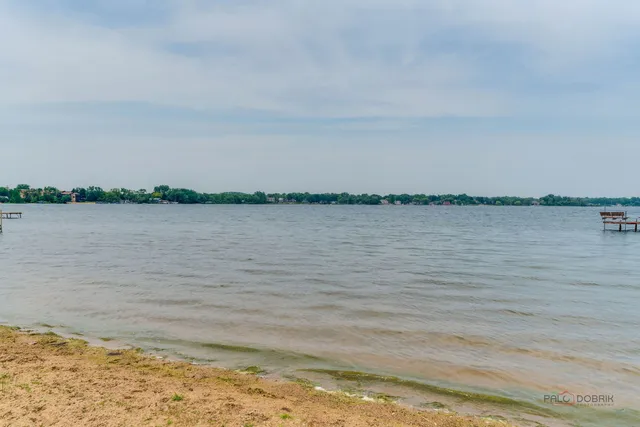 $185,000 | 155 East Mill Street, Unit 8, Wauconda, IL 60084