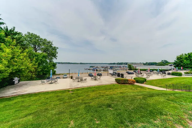 $185,000 | 155 East Mill Street, Unit 8, Wauconda, IL 60084