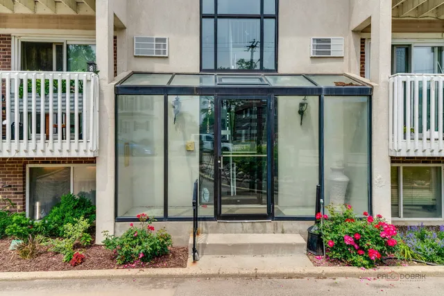 $185,000 | 155 East Mill Street, Unit 8, Wauconda, IL 60084