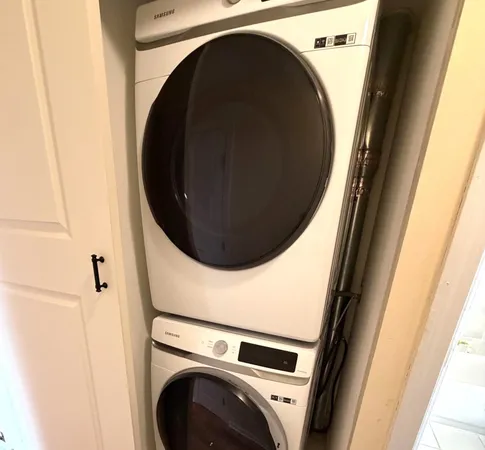 a close up view of a washer and dryer