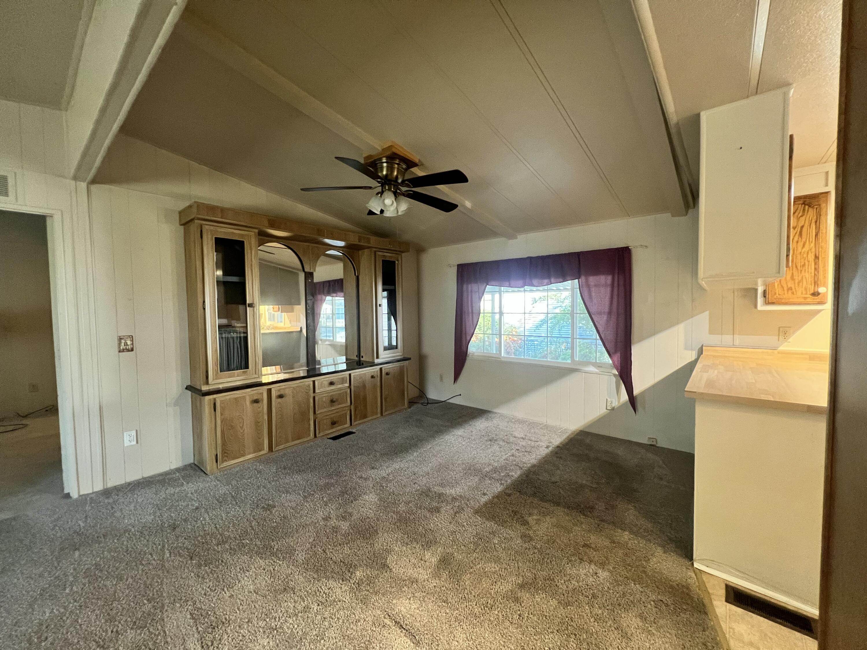 1160 Fox Den Drive Redding, CA 96003 - Photo 5 of 14 Dining Area