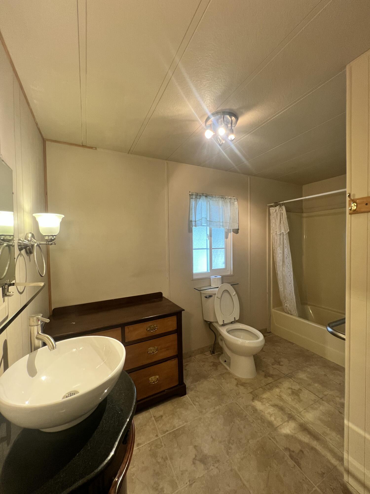 1160 Fox Den Drive Redding, CA 96003 - Photo 9 of 14 Primary Bathroom