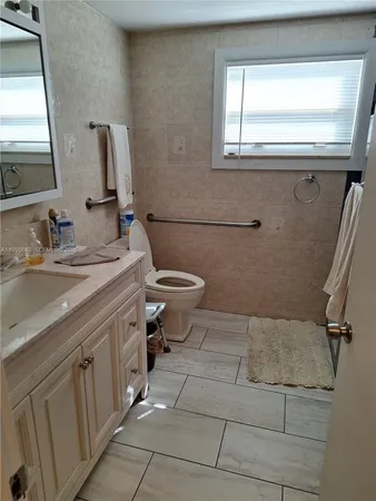 $830,000 | 5525 Southeast Ault Avenue, Stuart, FL 34997