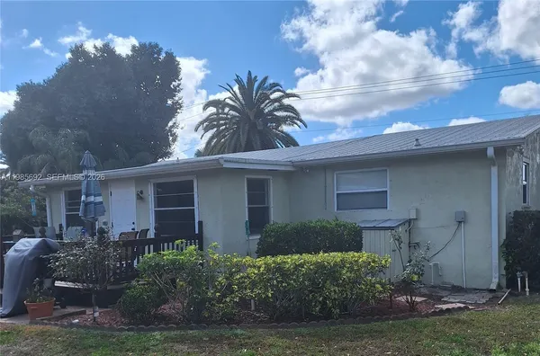 $830,000 | 5525 Southeast Ault Avenue, Stuart, FL 34997