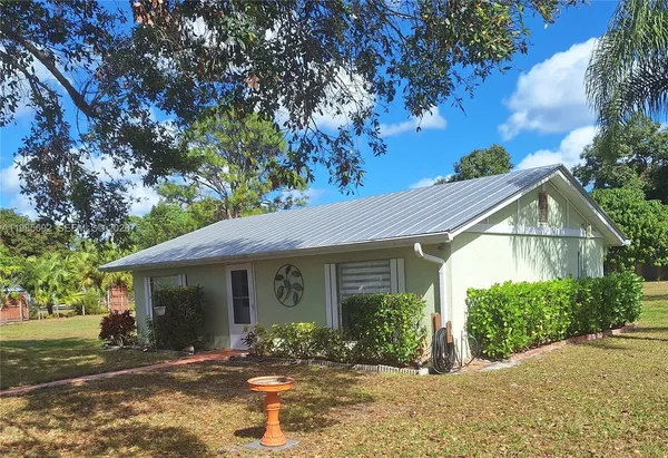 $830,000 | 5525 Southeast Ault Avenue, Stuart, FL 34997