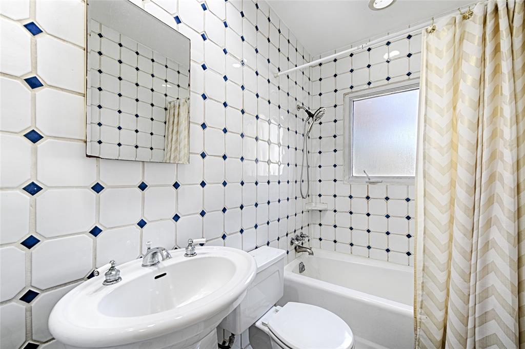 1707 Homewood Place Dallas, TX 75224 - Photo 10 of 21 a bathroom with a sink a toilet and a bathtub