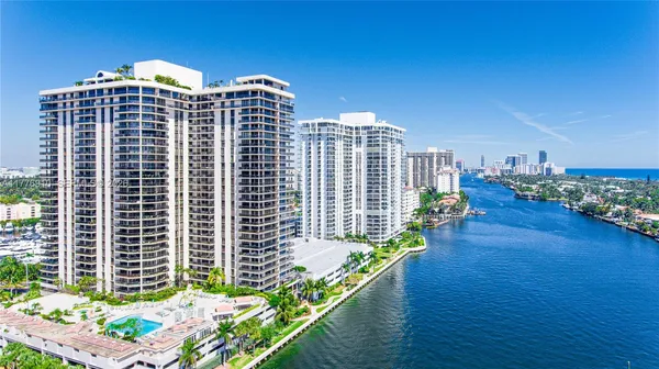 $524,999 | 19667 Turnberry Way, Unit 3F, Aventura, FL 33180