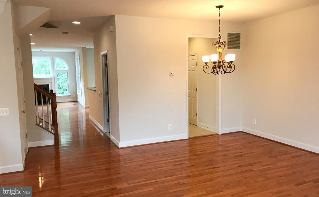 9263 Laurel Ridge Crossing Road Lorton, VA 22079 - Photo 4 of 27 Interior (General)