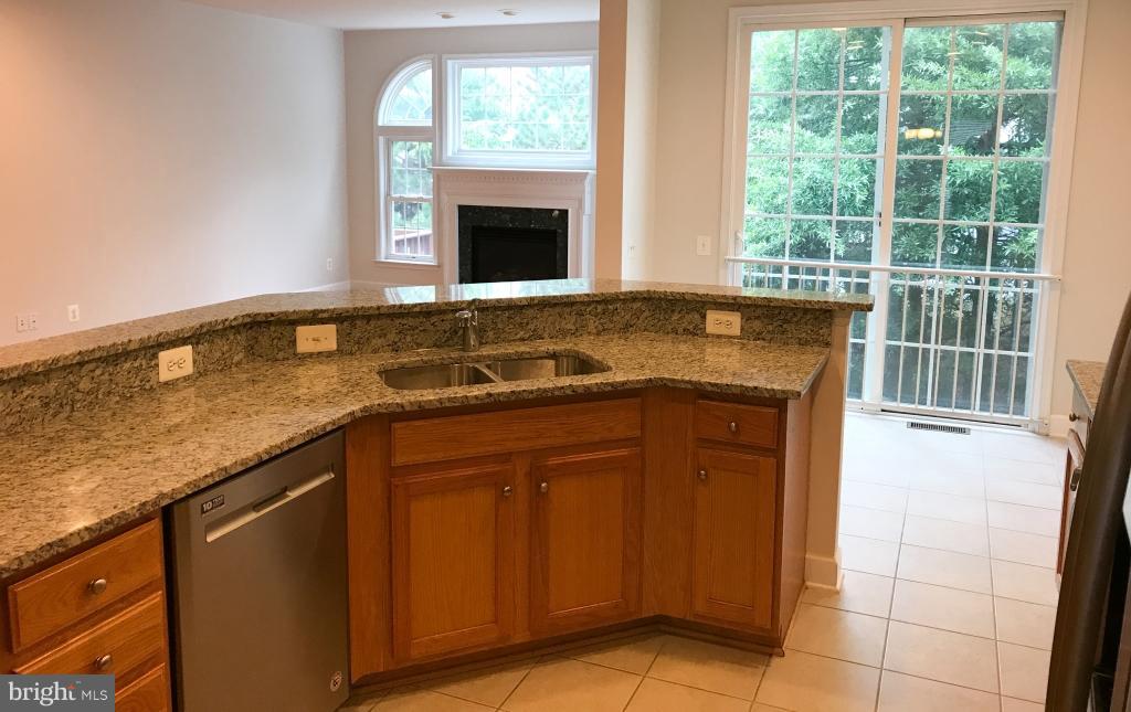 9263 Laurel Ridge Crossing Road Lorton, VA 22079 - Photo 7 of 27 Kitchen