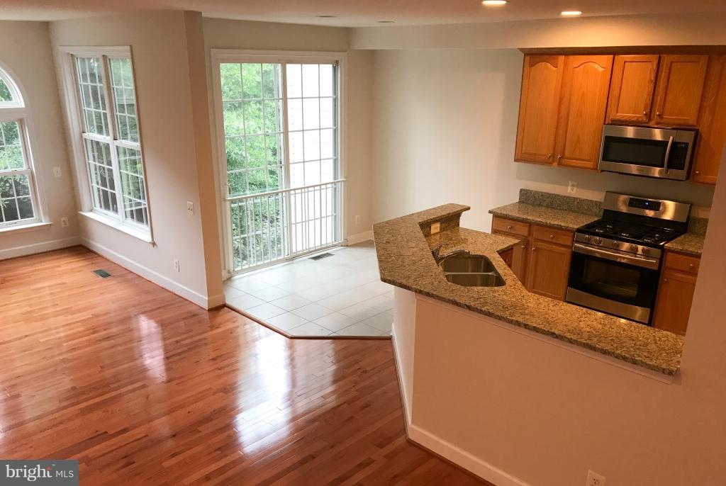 9263 Laurel Ridge Crossing Road Lorton, VA 22079 - Photo 8 of 27 Kitchen