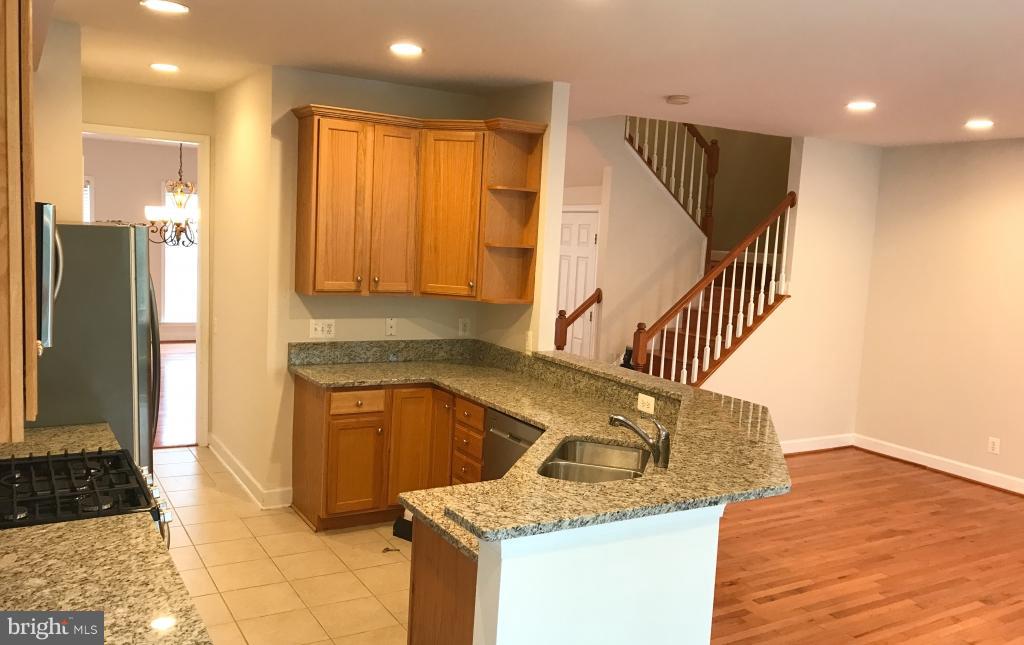 9263 Laurel Ridge Crossing Road Lorton, VA 22079 - Photo 10 of 27 Kitchen