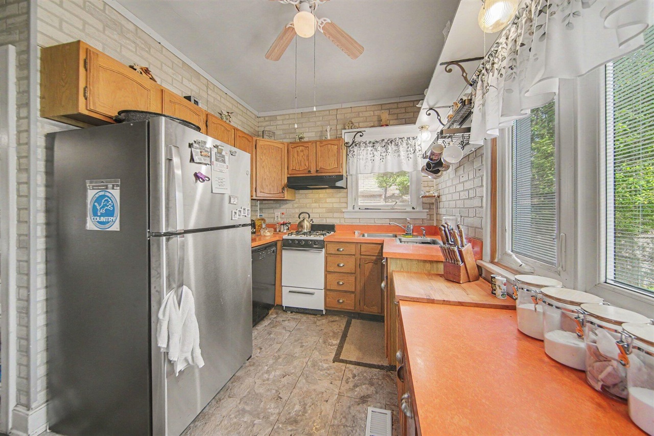 710 Union Street Jackson, MI 49203 - Photo 7 of 29